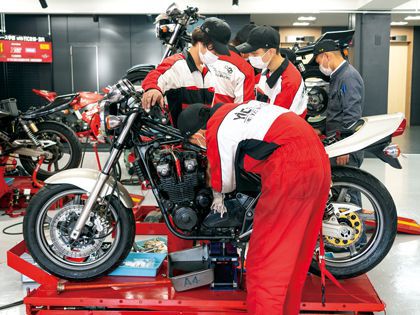 【来校型】Kawasaki ZH2&Z900RS整備体験!! のイメージ