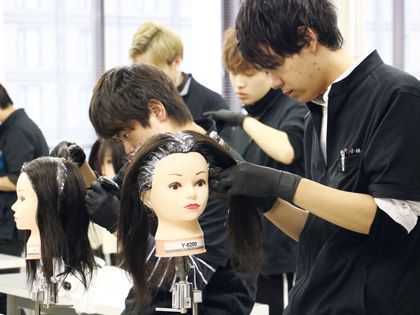 カット カラー ワインディング体験 のイメージ