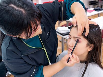 【来校型】大人気！手作りコスメ（アイシャドウ） のイメージ